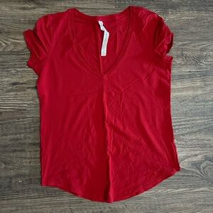 Lululemon Love V-Neck T-Shirt
Dark Red
Size 4